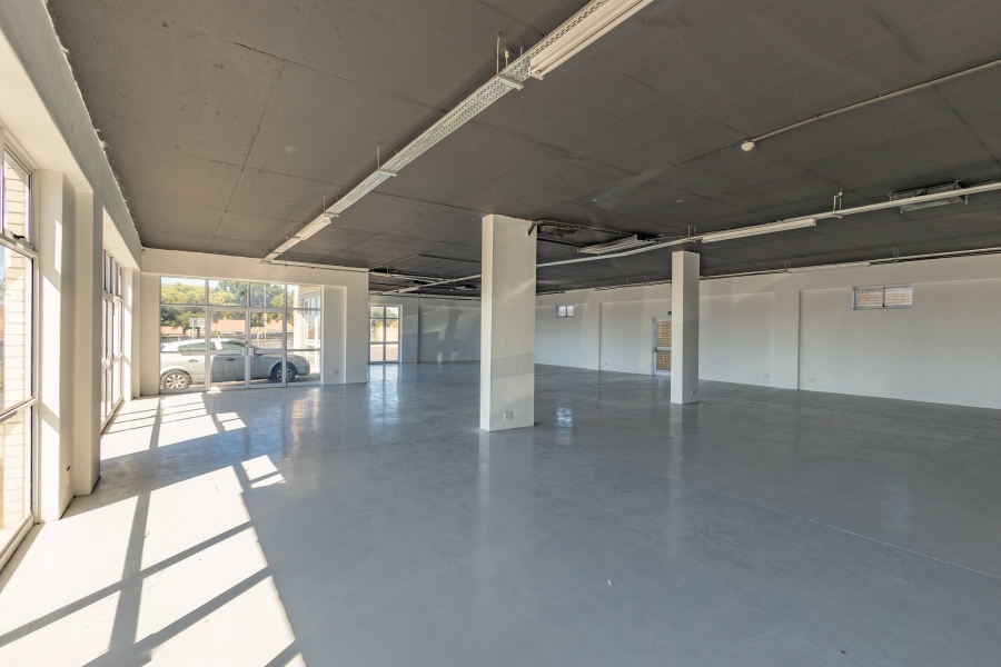 To Let commercial Property for Rent in Vredekloof Western Cape